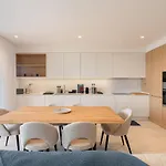Luxury 3Br Sea Views, Pool, Sauna, Gym