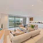 Luxury 3Br Sea Views, Pool, Sauna, Gym