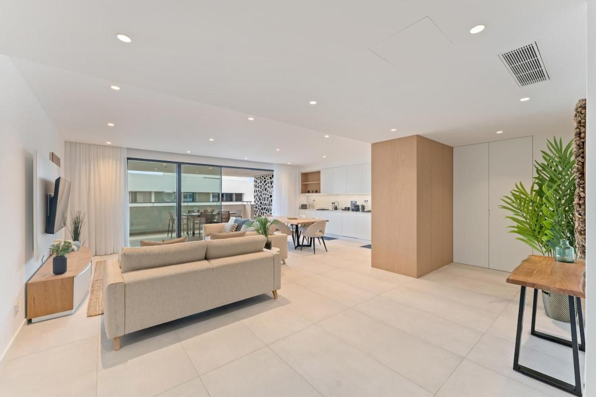 Luxury 3br Sea Views, Pool, Sauna, Gym *