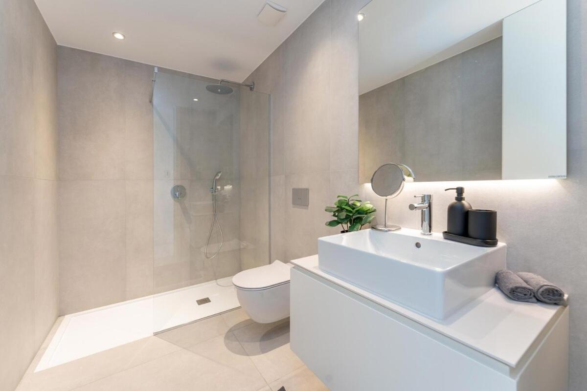 Luxury 3br Sea Views, Pool, Sauna, Gym Lagos