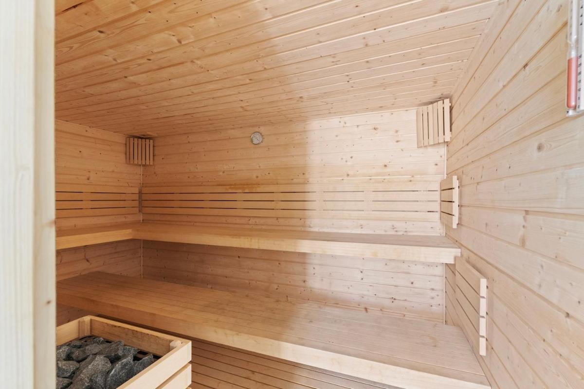 Luxury 3br Sea Views, Pool, Sauna, Gym