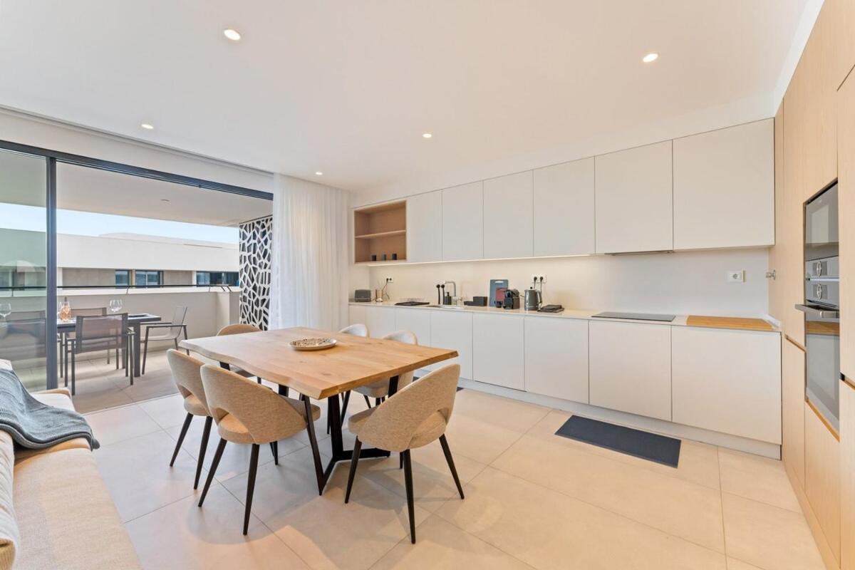 Luxury 3br Sea Views, Pool, Sauna, Gym
